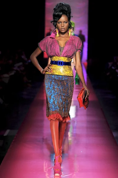 Look 25